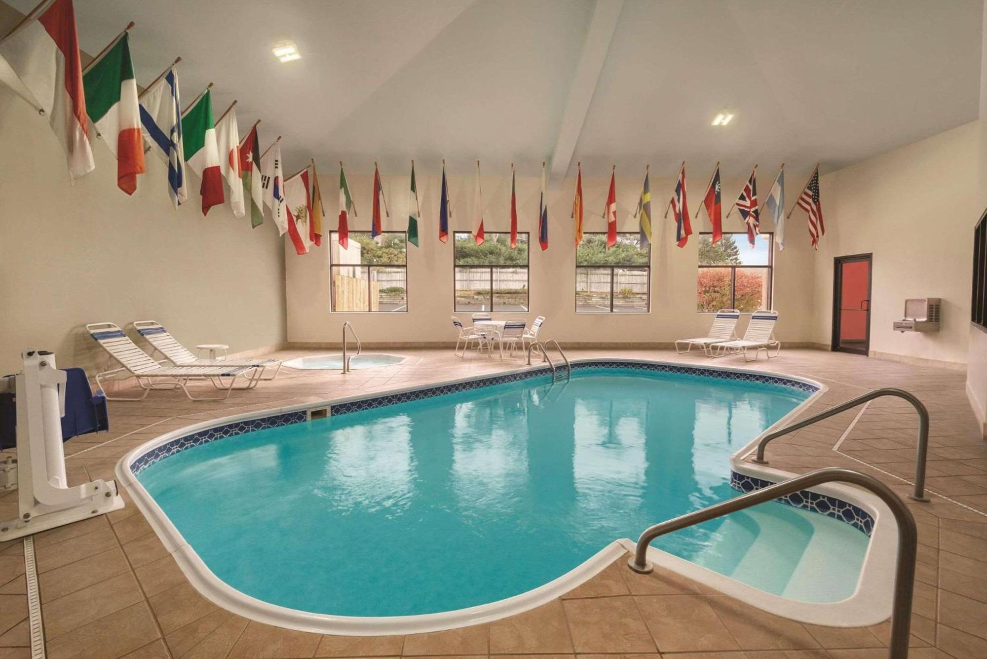 Radisson Hotel & Conference Center Rockford Buitenkant foto