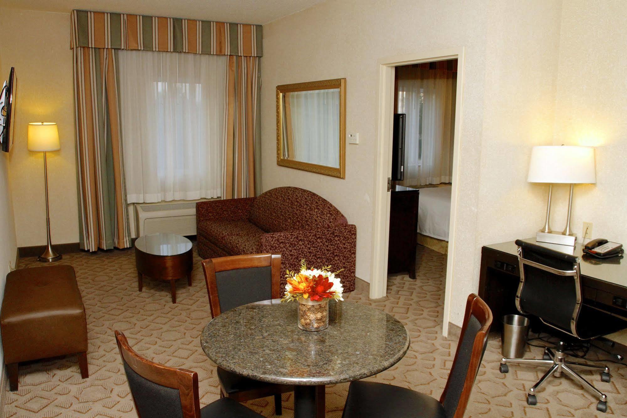Radisson Hotel & Conference Center Rockford Buitenkant foto